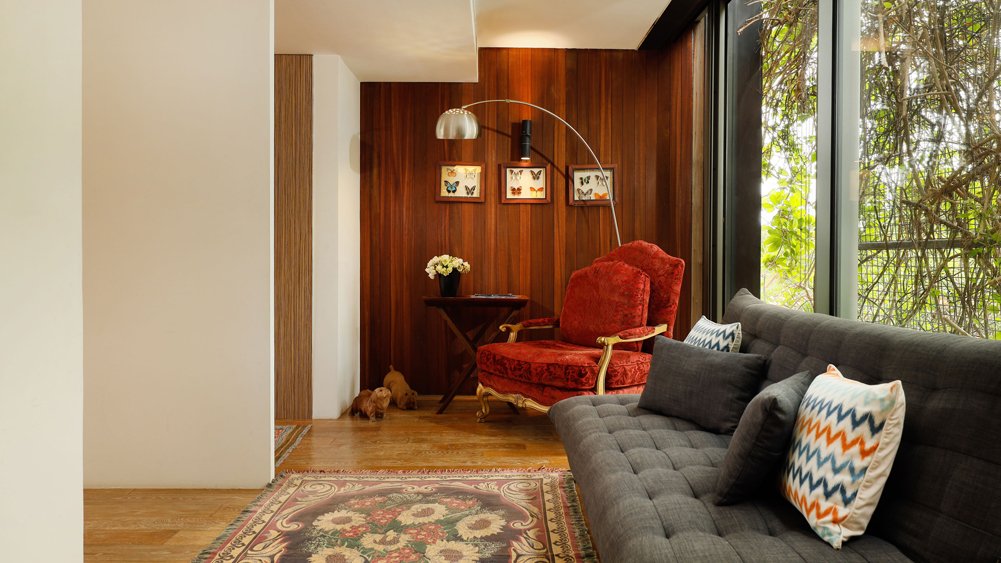 Villa Svarga - Reposeful guest bedroom west lounge